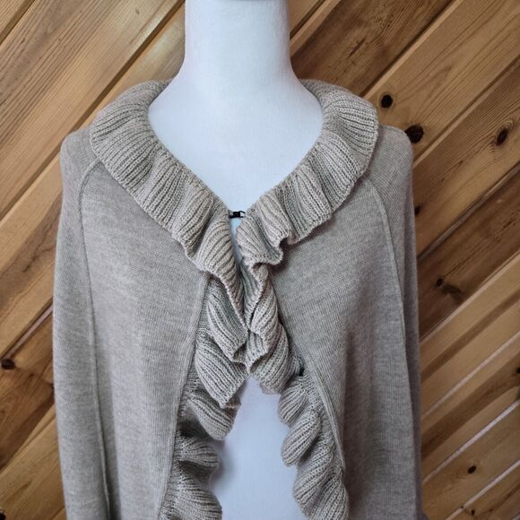 Corti Bloomingdales 100% Pure Merino Wool Hook & Eye Shawl Tan S/M Made In Italy - Picture 2 of 6